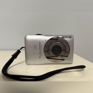 Canon PowerShot SD1300 IS Digital Elph Camera